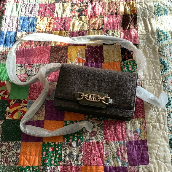 Michael Kors small bag - Picture 1 of 8
